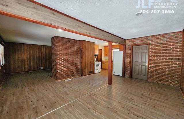 1621 Eastway Drive Gallery 4