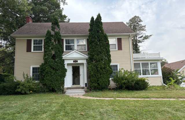 4 bedroom 3 bathroom single family home photos photos