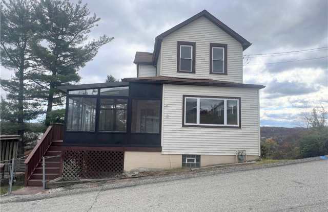 504 Crossland St photos photos