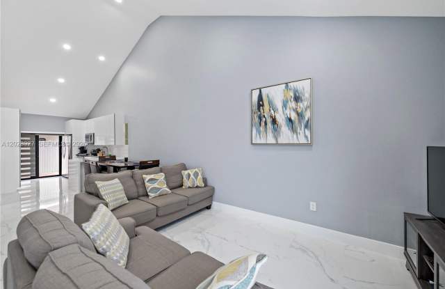 9046 Northwest 121st Terrace Gallery 4