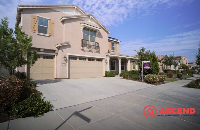 Beautiful 4-Bedroom Located In Highgate Community! photos photos