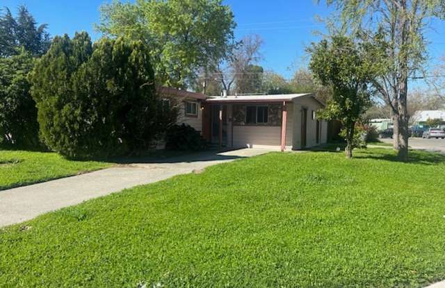 4 Bed 2 Bath with Bonus room Steps away from Downtown Davis! - 1214 Colgate Drive, Davis, CA 95616