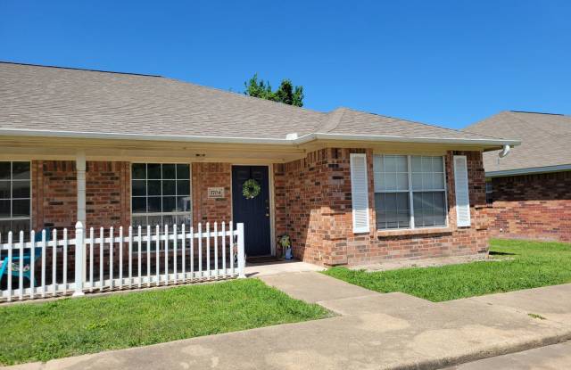 Bryan - 3 Bedroom / 2 Bath / Duplex / Fenced Yard. photos photos