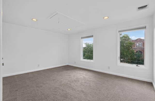 138 AVENUE C Gallery 3
