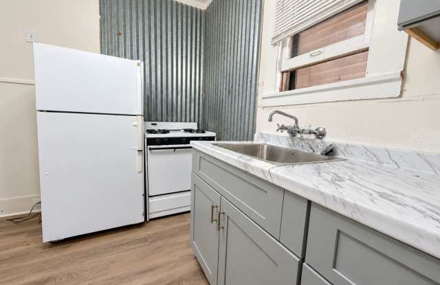 Charming 2-Bedroom Home Near Downtown San Antonio Gallery 1
