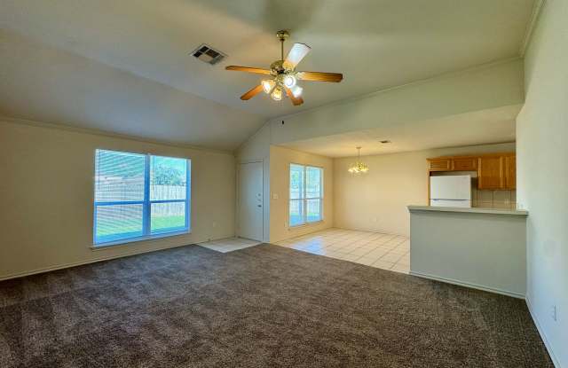 Duplex *LEASING SPECIAL AVAILABLE* Gallery 4