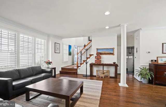 1156 COLONIAL Road Gallery 2