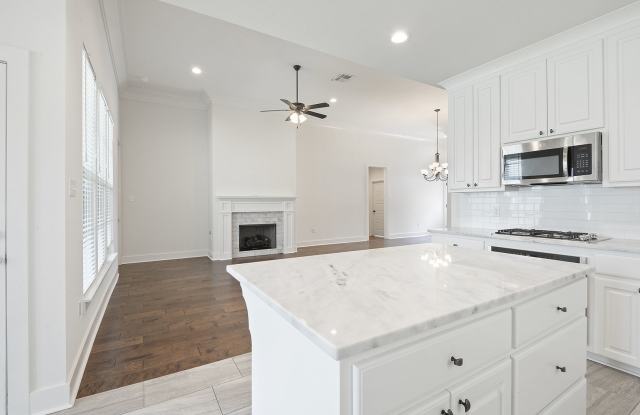Beautiful home with high end finishes Gallery 3