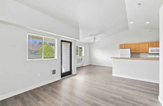Deer Creek Apartments Gallery 1