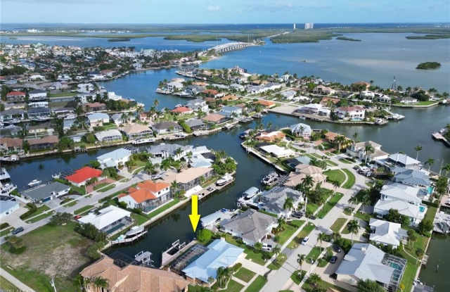 562 Goldcoast Ct Gallery 2