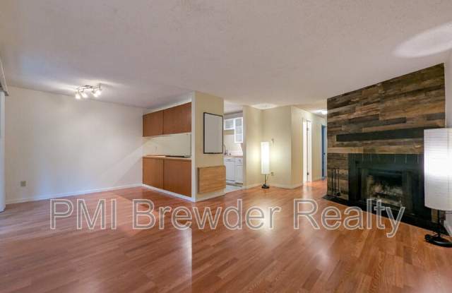 19851 25th Ave NE - 19851 25th Avenue Northeast, Shoreline, WA 98155