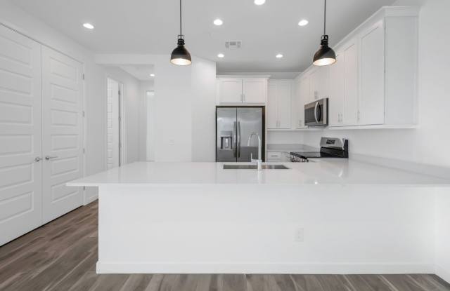 Like New Luxurious Modern 3 Bedroom 2 Bath Townhome in Warner Meadows CORNER UNIT - 4059 East Pinto Drive, Gilbert, AZ 85296