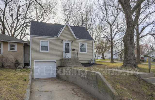 807 S Fairview Ave photos photos