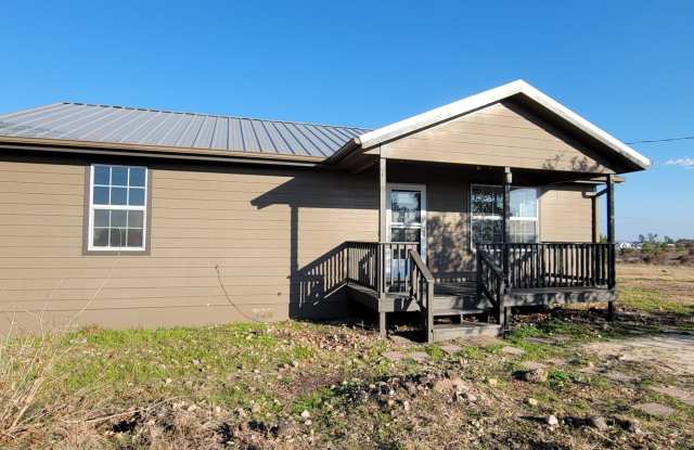 Spacious Two Bedroom home - Country Setting - 10 Minutes to town photos photos