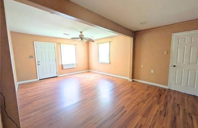 4745 TULIP Street Gallery 3