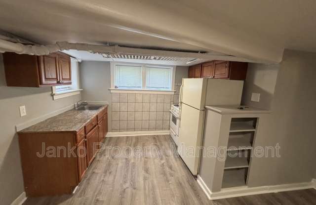 5911 W Huron St photos photos