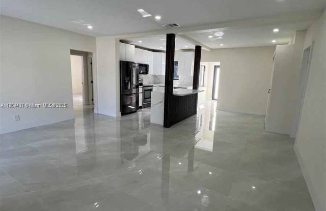 12940 Northwest Miami Court photos photos
