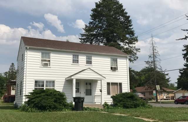 AVAILABLE AUGUST 1st! 2 Bedroom Duplex w/ Garage  Basement- 1302 Harding Avenue - 1302 Harding Avenue, Ames, IA 50010