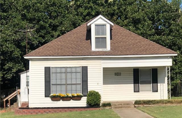 401 W Britton Street - 401 West Britton Street, Krum, TX 76249