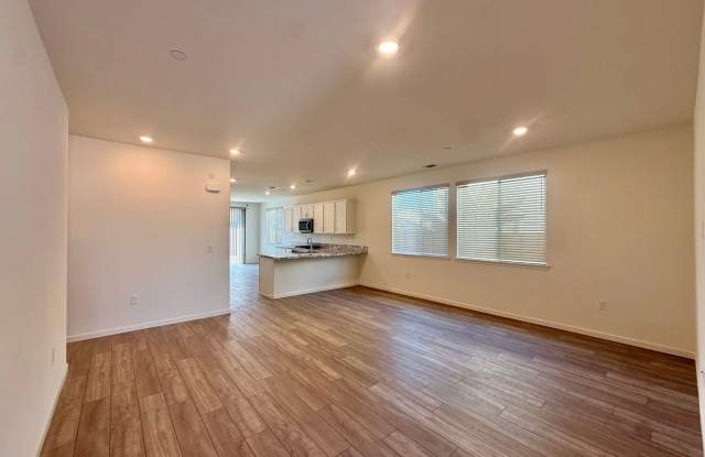 Newer Construction - 4 bedroom home Gallery 3