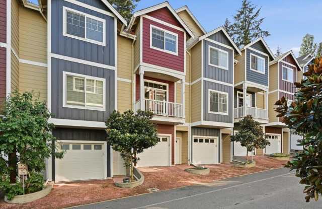 2Bd/2.25Ba Mountlake Terrace Townhome Gallery 1