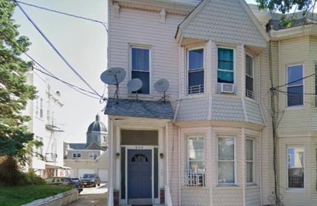608 17TH ST - 608 17th Street, Union City, NJ 07087