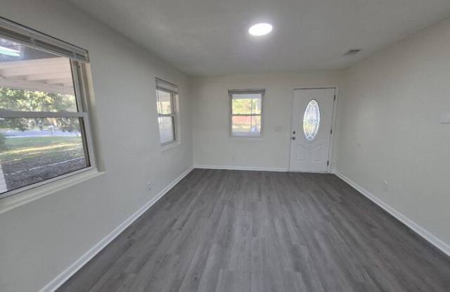 5508 Silverdale Avenue Gallery 3