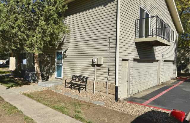 Charming 2BR Townhome in Lakewood Gallery 4