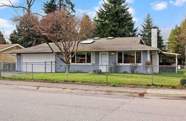 3 Bedroom Single Family Home in Everett with bonus room -Huge lot photos photos