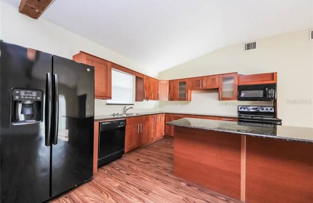 2601 PINEWAY DRIVE Gallery 2