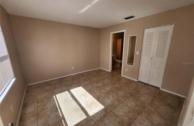 905 OLD FIELD Drive Gallery 2