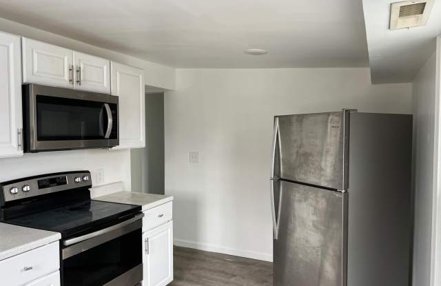 3552 LINCOLN Highway unit: 2 photos photos