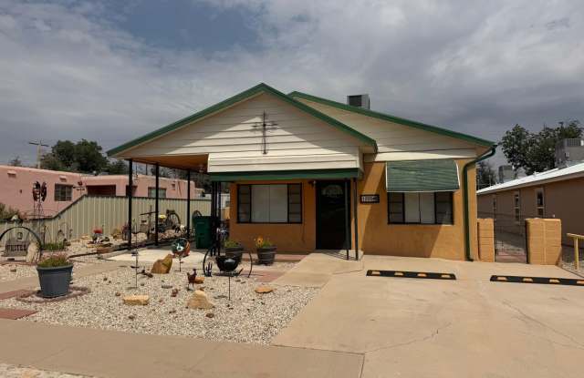 2 bed 1 bath Duplex Gallery 1