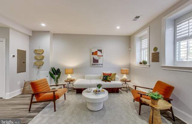 819 D Street NE unit: 7 Gallery 2