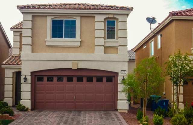 LUXURIOUS SPACIOUS HOME WITH MODERN UPGRADES IN PRIME LOCATION! photos photos