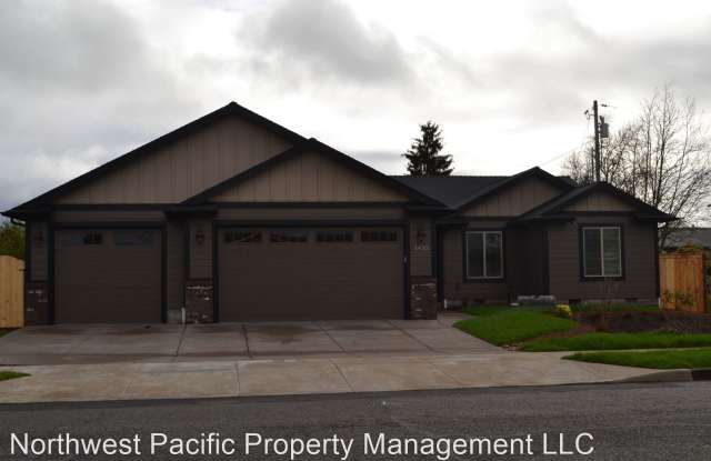 1432 N Evergreen Ave - 1432 North Evergreen Street, Stayton, OR 97383