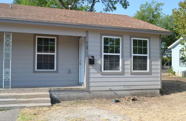 Renovated 1 bedroom 1 bath duplex!! Don't miss out on this stunner! photos photos