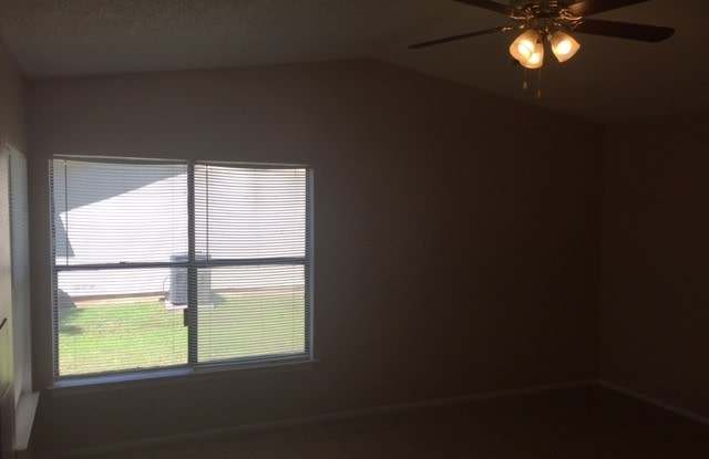 *COMING SOON* 3BR/2BA Home with Covered Patio & Fenced Yard! Gallery 4