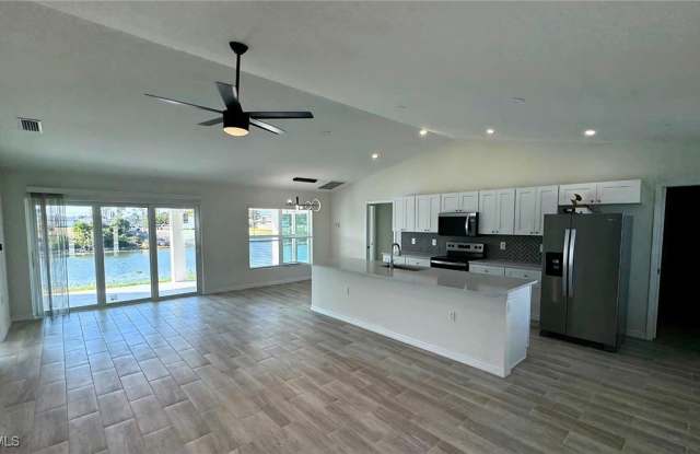 1018 Vogiantzis Parkway - 1018 Vogiantzis Parkway, Cape Coral, FL 33909 1018 Vogiantzis Parkway - 1018 Vogiantzis Parkway, Cape Coral, FL 33909