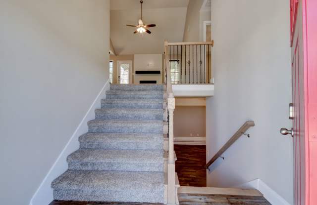 Pet Friendly Four Bedroom with Basement! Gallery 3