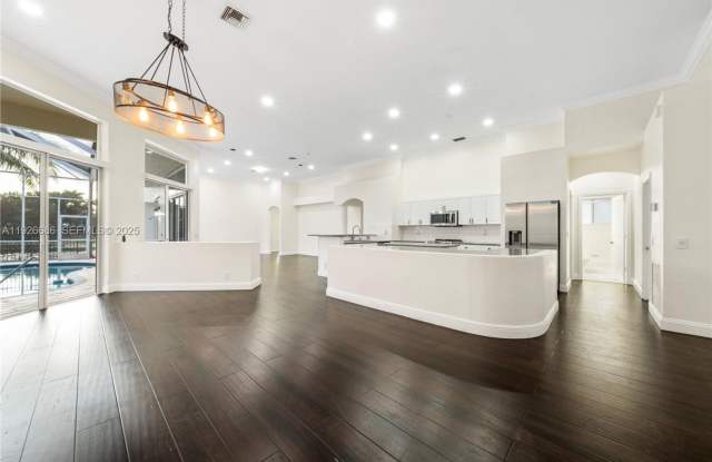2893 Oakbrook Drive, Weston, FL 33332 Gallery 4