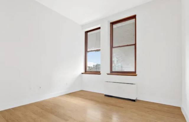 305 Second Avenue Gallery 3