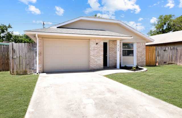 2108 Coach Dr photos photos