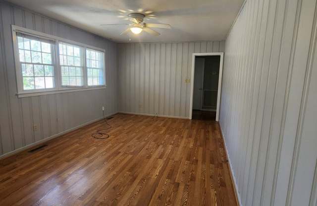 !!500!! Move-IN Discount Spacious 3-Bedroom Brick Home with Two Living Areas & Fenced Backyard! Gallery 4