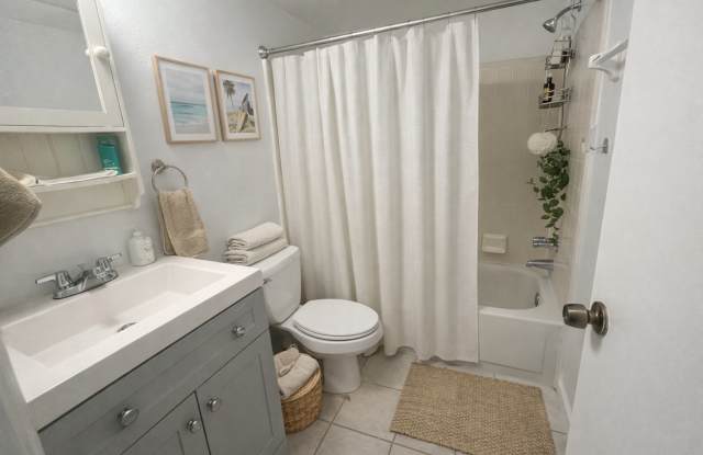 True 1 Bedroom Overlooking Doak Campbell Gallery 4
