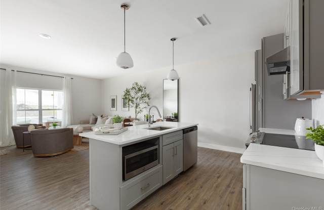 6 Hudson W Drive Gallery 4