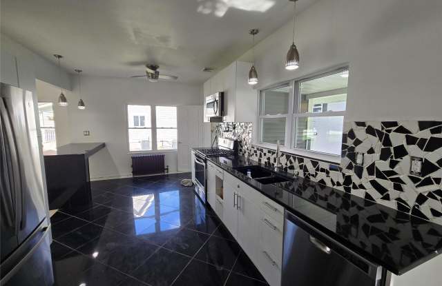300 A Lakeside Road Gallery 4