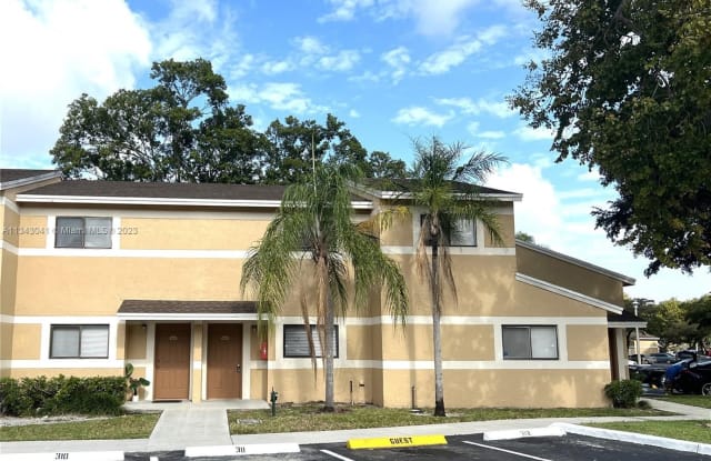 9453 S Palm Cir S - 9453 Palm Circle South, Pembroke Pines, FL 33025