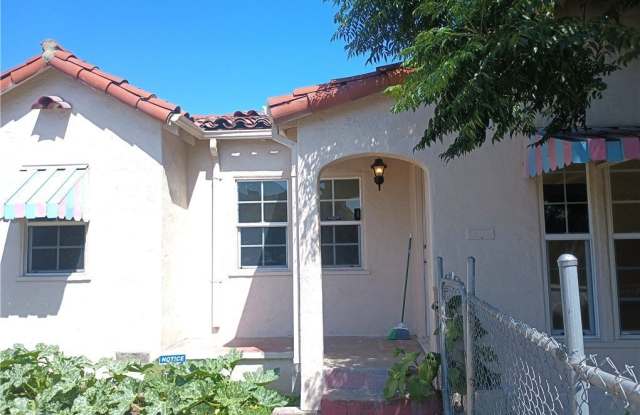 1580 N Orange Grove Avenue photos photos