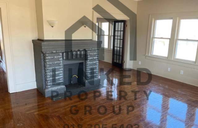 Charming 3 Bed, 2 Bath Brick Bungalow – Available Now! Gallery 4